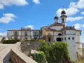 Un percorso panoramico tra i giardini e gli edifici storici, tra cui la chiesa con le sue cupole, per scoprire cosa vedere a Monselice.