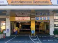 Ingresso Autorimessa Comunale Venezia. Segnaletica per abbonati e indicazioni per pedoni. Informazioni sui parcheggio piazzale roma venezia prezzi.
