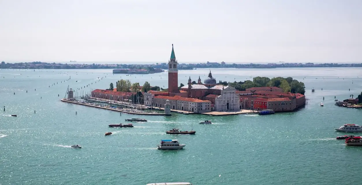 Isola di San Giorgio Maggiore, Venezia. Per raggiungerla, prendi un vaporetto.