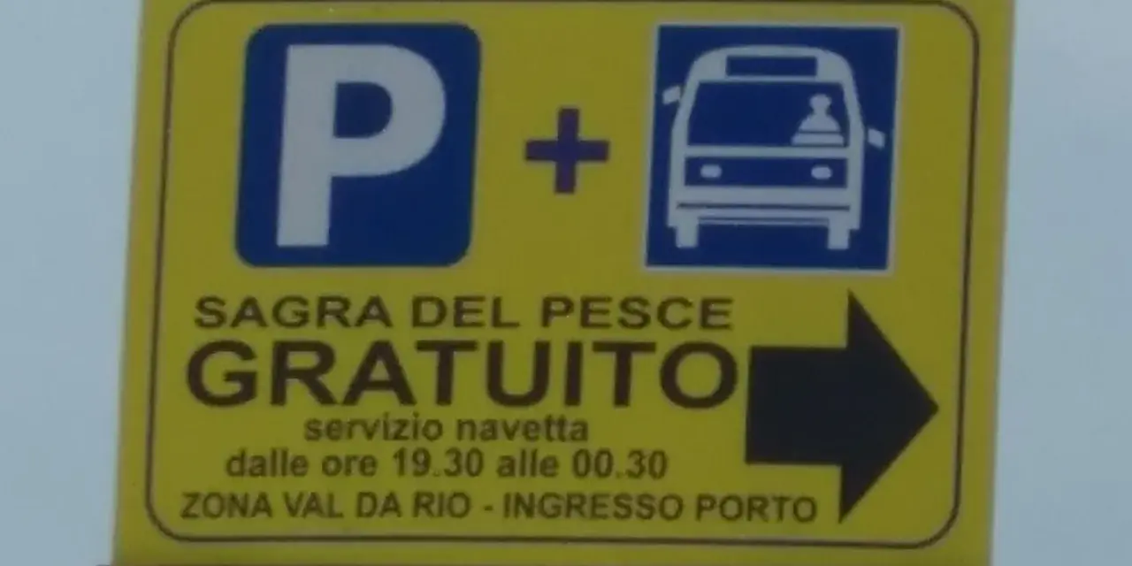 Segnale per Sagra del Pesce a Chioggia Venezia: parcheggio gratuito + bus navetta dalle 19:30 alle 00:30 in zona Val da Rio.