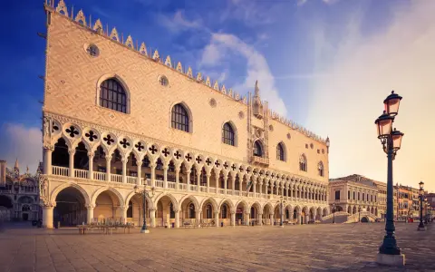 Il Palazzo Ducale di Venezia, un capolavoro gotico. Il suo prezzo è inestimabile, ma la visita vale ogni centesimo.