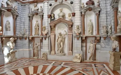 Un'antica collezione di sculture classiche, un tesoro da scoprire nei musei gratis di Venezia.