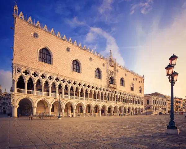 Il Palazzo Ducale di Venezia, un capolavoro gotico. Il suo prezzo è inestimabile, ma la visita vale ogni centesimo.