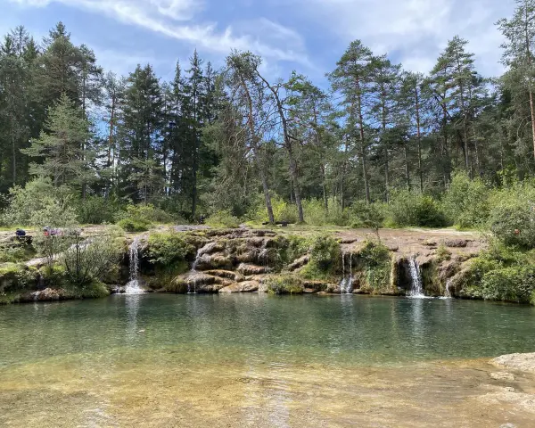 Cascate naturali e acque cristalline, perfette per le tue borca di cadore passeggiate. Un angolo di paradiso tra i boschi.