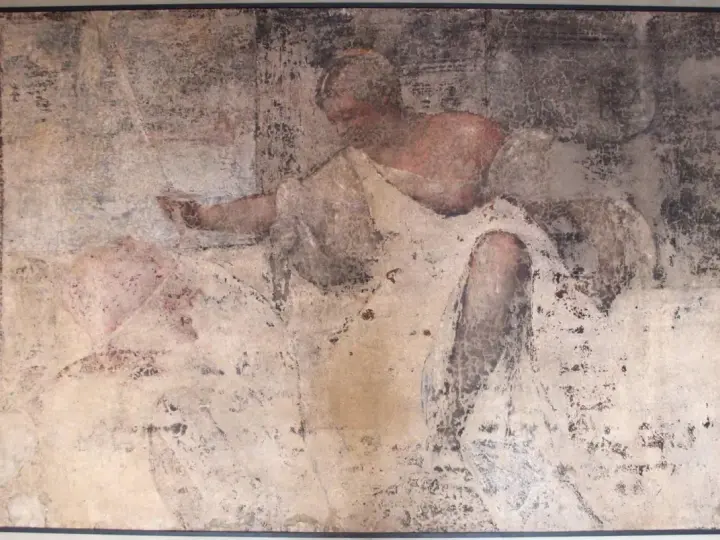 Affresco rovinato, forse dal Fondaco dei Tedeschi, con figura di donna in drappeggio, stile Tiziano.