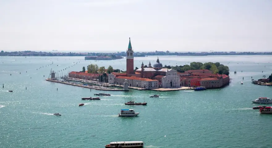 Isola di San Giorgio Maggiore, Venezia. Per raggiungerla, prendi un vaporetto.