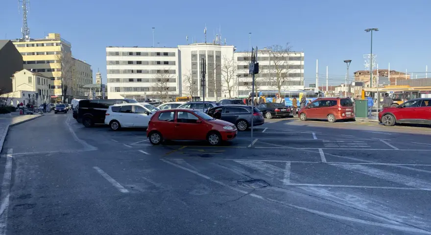 Parcheggio a Piazzale Roma, Venezia. Un itinerario per chi arriva in auto.