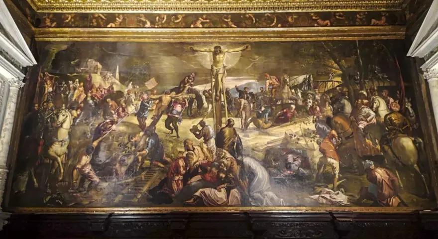La Crocifissione, una delle grandiose opere della Scuola Grande di San Rocco, con una folla di figure e cavalli.