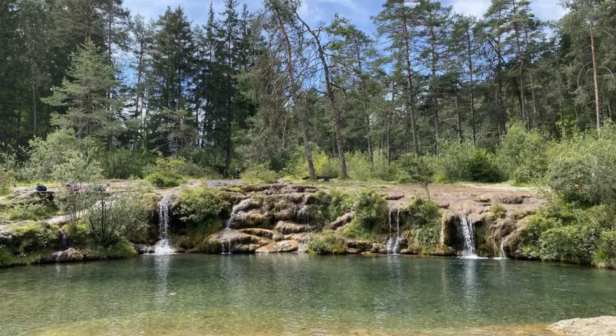 Cascate naturali e acque cristalline, perfette per le tue borca di cadore passeggiate. Un angolo di paradiso tra i boschi.