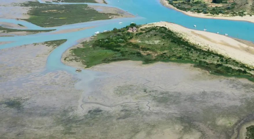 L'oasi Vallevecchia di Brussa, con le sue lagune e canali, è un paradiso naturale.