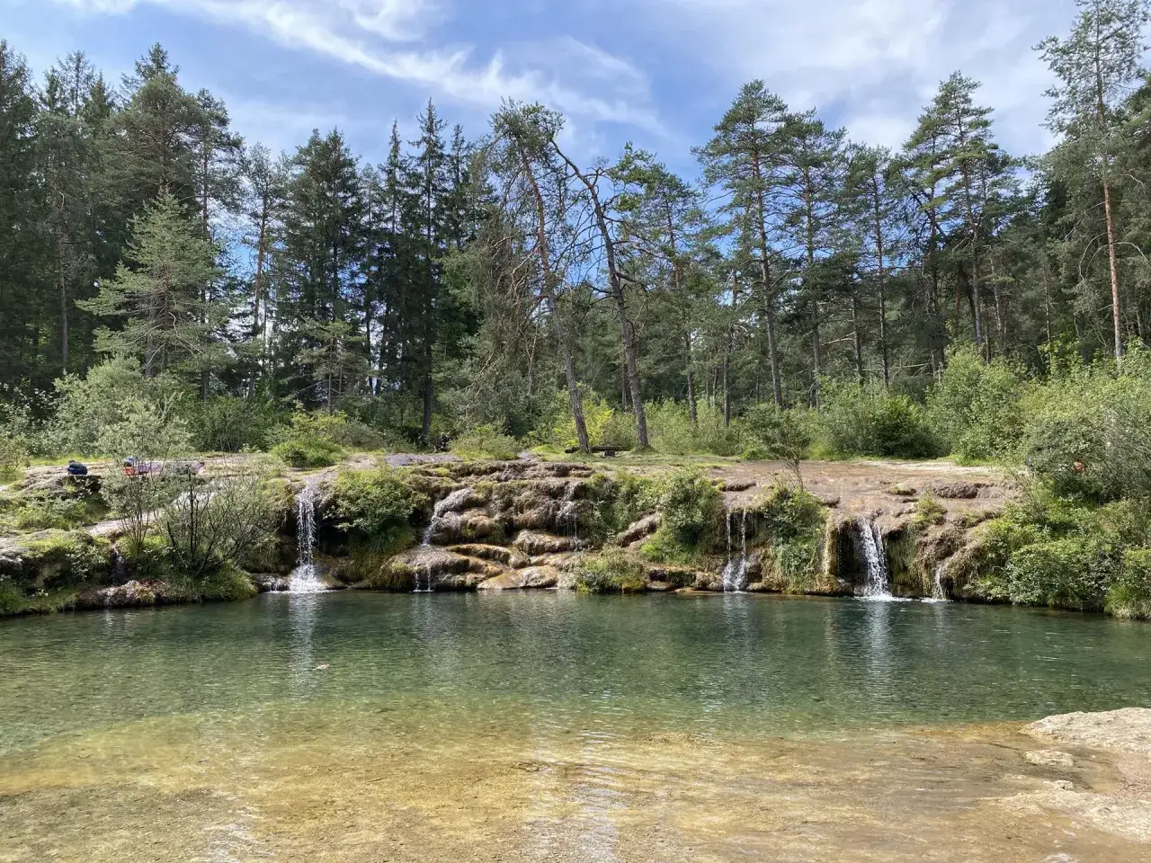 Cascate naturali e laghetto cristallino, un angolo di pace da scoprire tra le bellezze di Borca di Cadore cosa vedere.